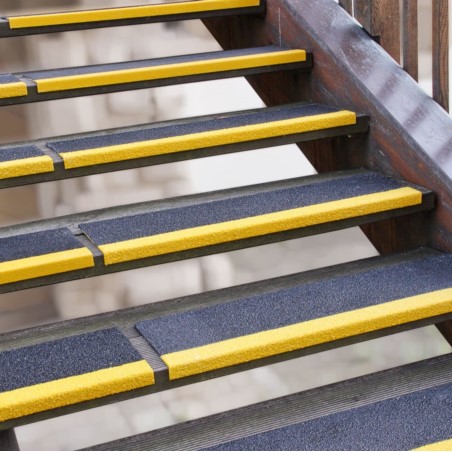 Nakładka antypoślizgowa na stopień, średnie natężenie, czarna 230 x 30 x 600 mm Nakładka antypoślizgowa na stopień, średnie natężenie, czarna 230 x 30 x 600 mm