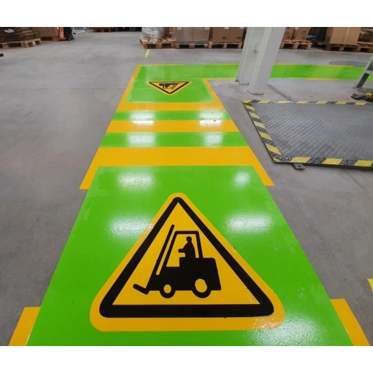 Malowanie piktogramów na posadzce wraz z przygotowaniem podłoża