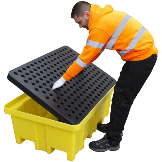 Spill containment pallet, increased load capacity with grating for 2 barrels
