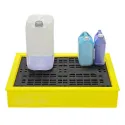 Low-profile spill containment tray with grille for small containers
