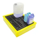 Low-profile spill containment tray with grille for small containers