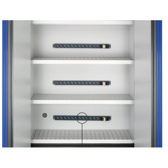 Gniazda sieciowe 220V do szaf na baterię