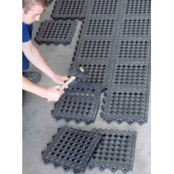 Modular, ergonomic mat F20, for wet and oily environments