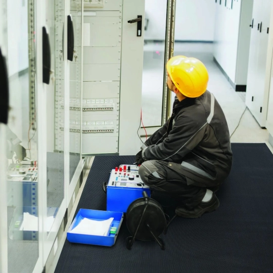 Electro-insulating switchboard mat H33