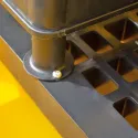 Stanowisko robocze z drzwiami suwnymi pod 2 beczki, z półkami, 230 l