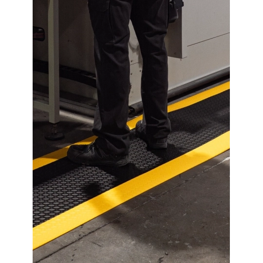 Industrial anti-fatigue mat W2, 60 x 91 cm, black-yellow, dry environment for prolonged standing work