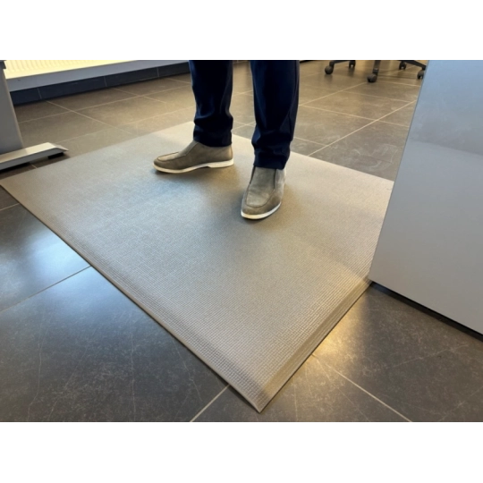 Industrial anti-fatigue mat W1, 60 x 91 cm, black-yellow, dry environment, light standing work up to 3 hours